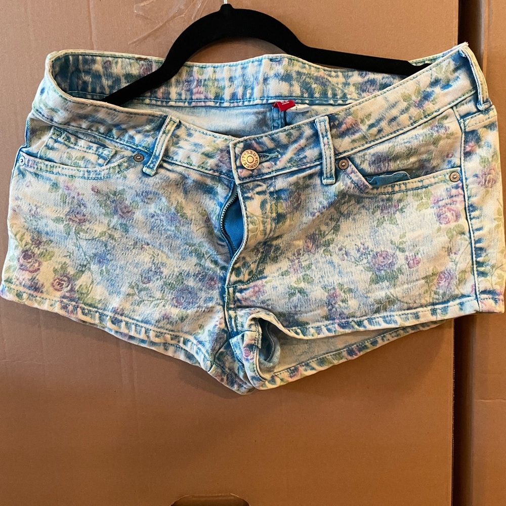 FLORAL SHORTS